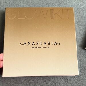 Anastasia Beverly Hills Glow Kit - Champagne Gold Finish